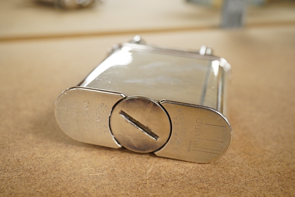 A Dunhill silver plated lift-arm table lighter, 10cm